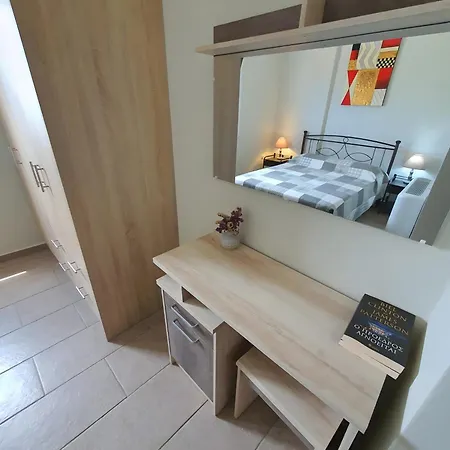 Zoi Apartment Faraklata